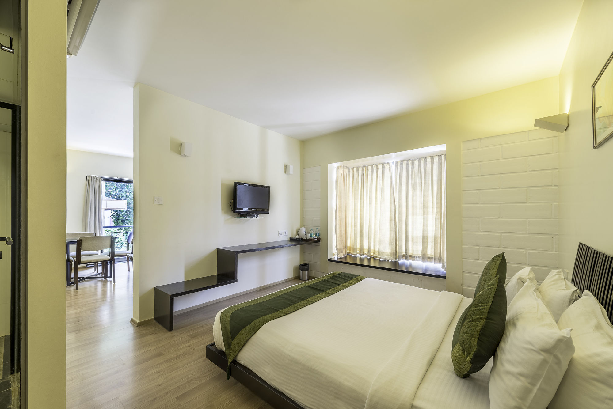 Treebo Trend Spektrum Suites Maiçor Exterior foto