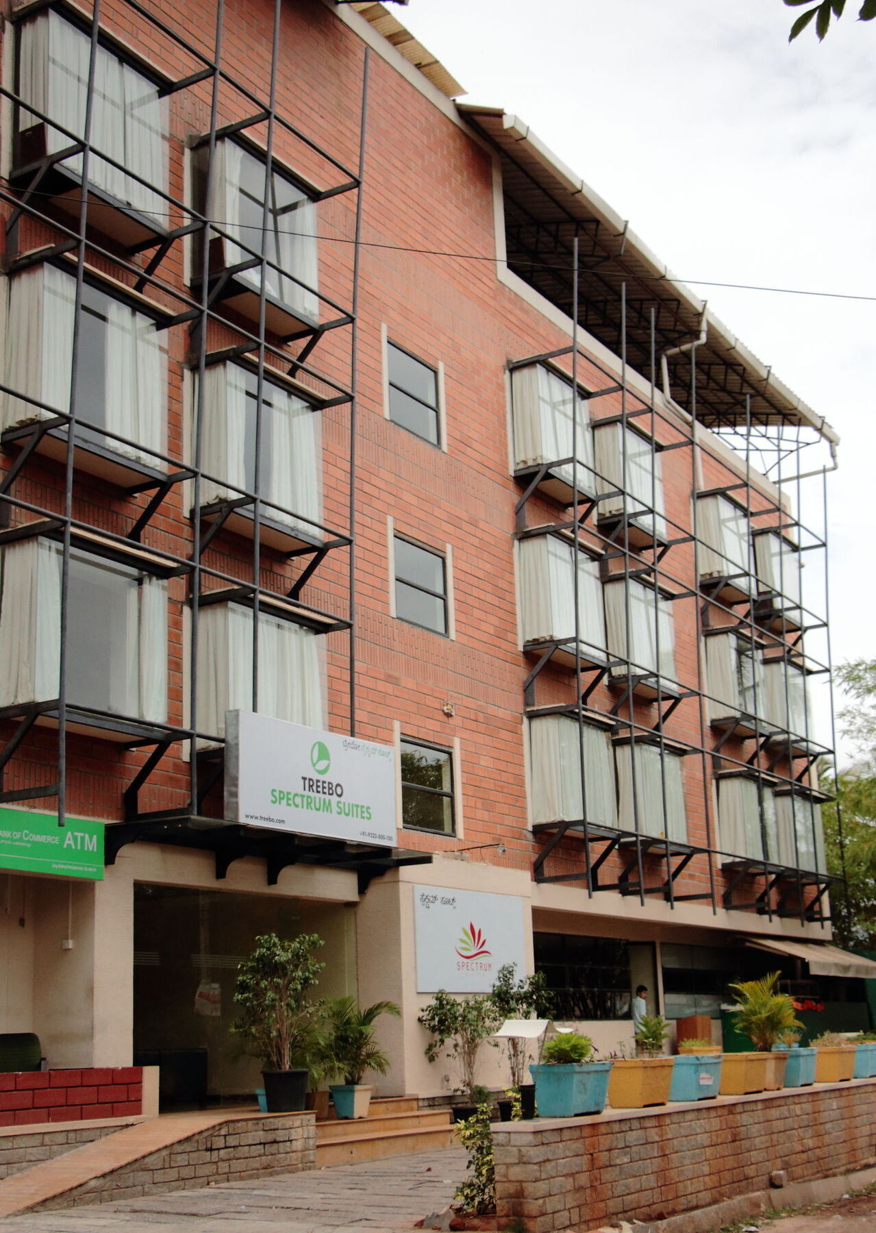 Treebo Trend Spektrum Suites Maiçor Exterior foto