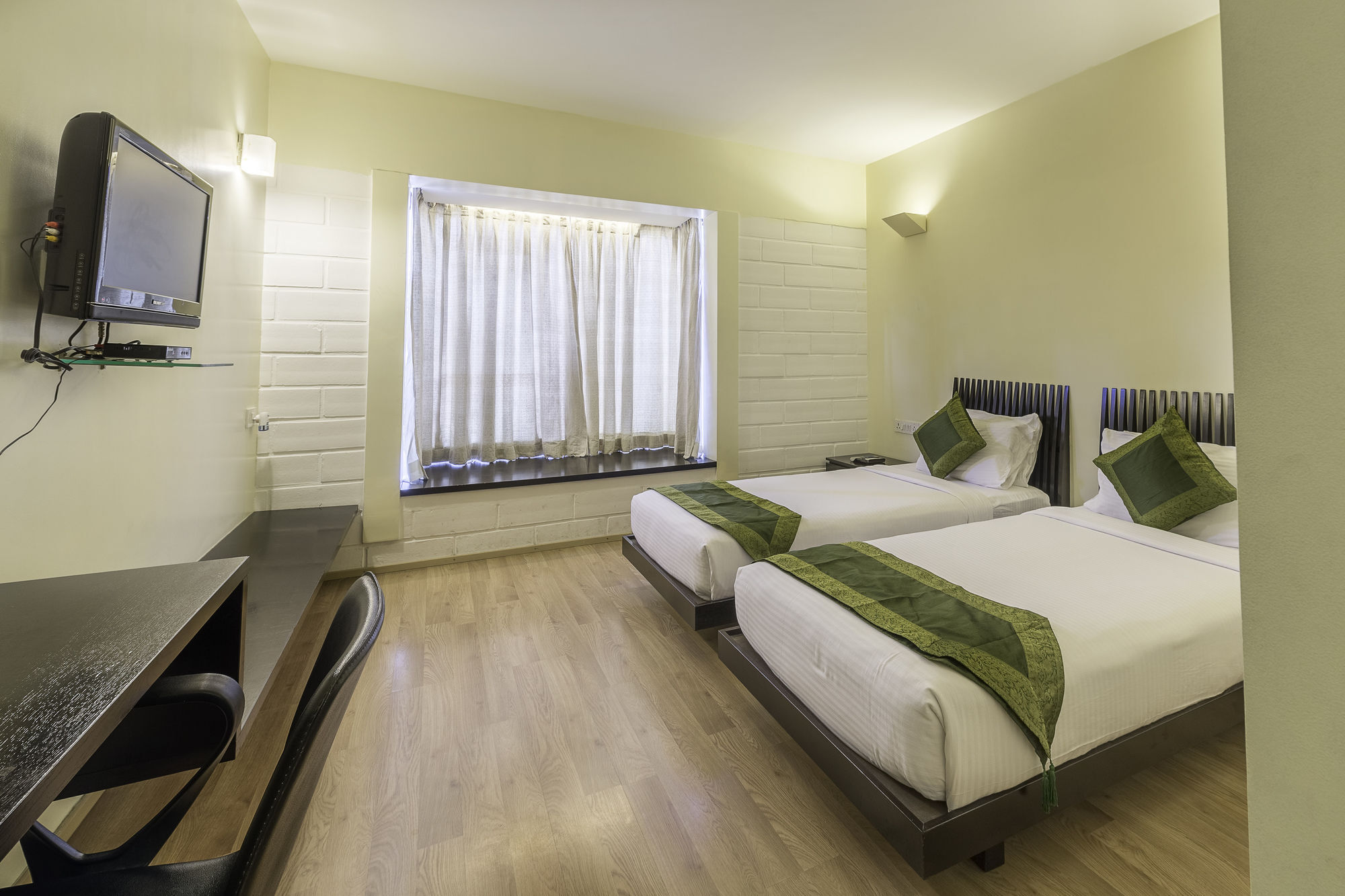 Treebo Trend Spektrum Suites Maiçor Exterior foto