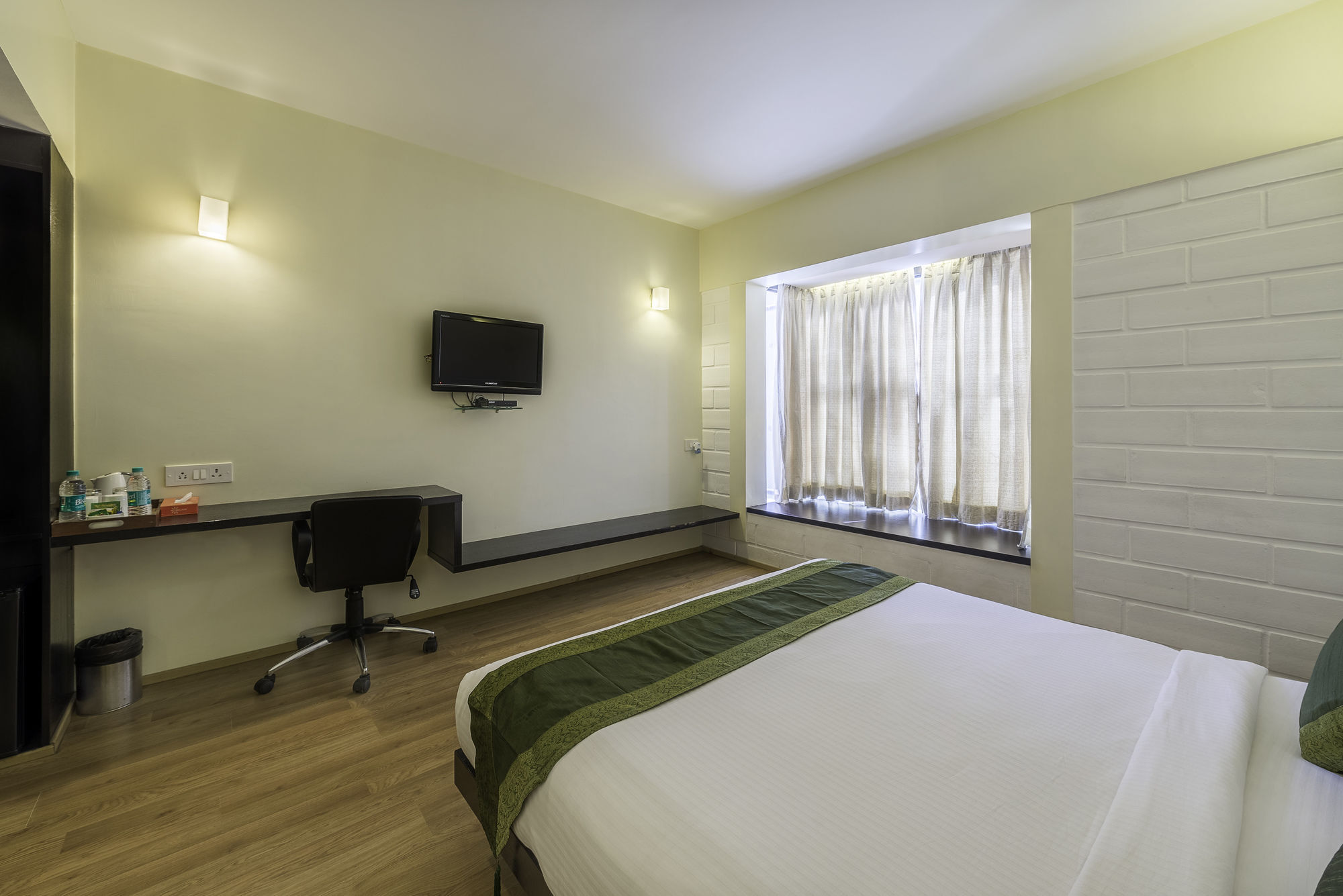 Treebo Trend Spektrum Suites Maiçor Exterior foto