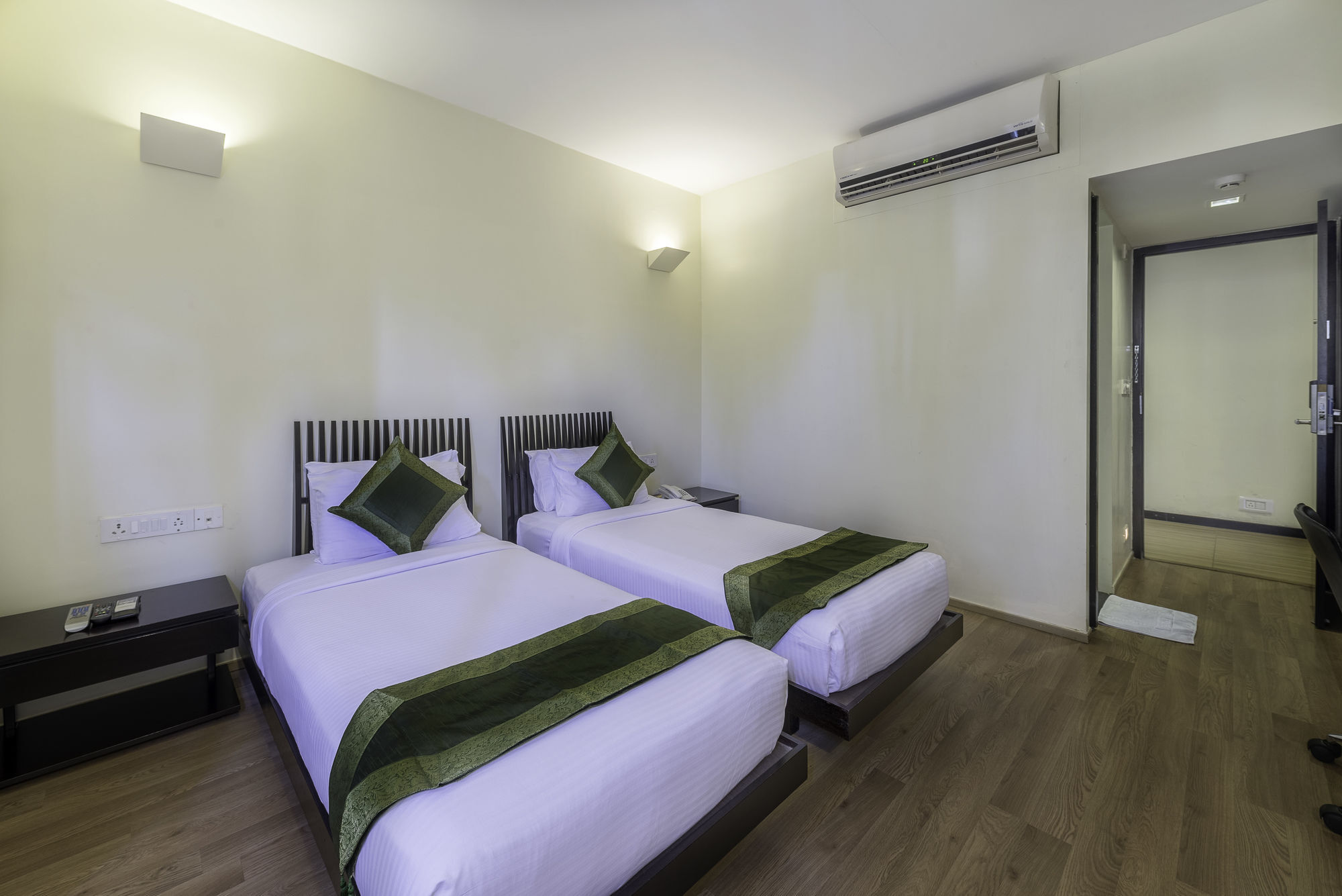 Treebo Trend Spektrum Suites Maiçor Exterior foto