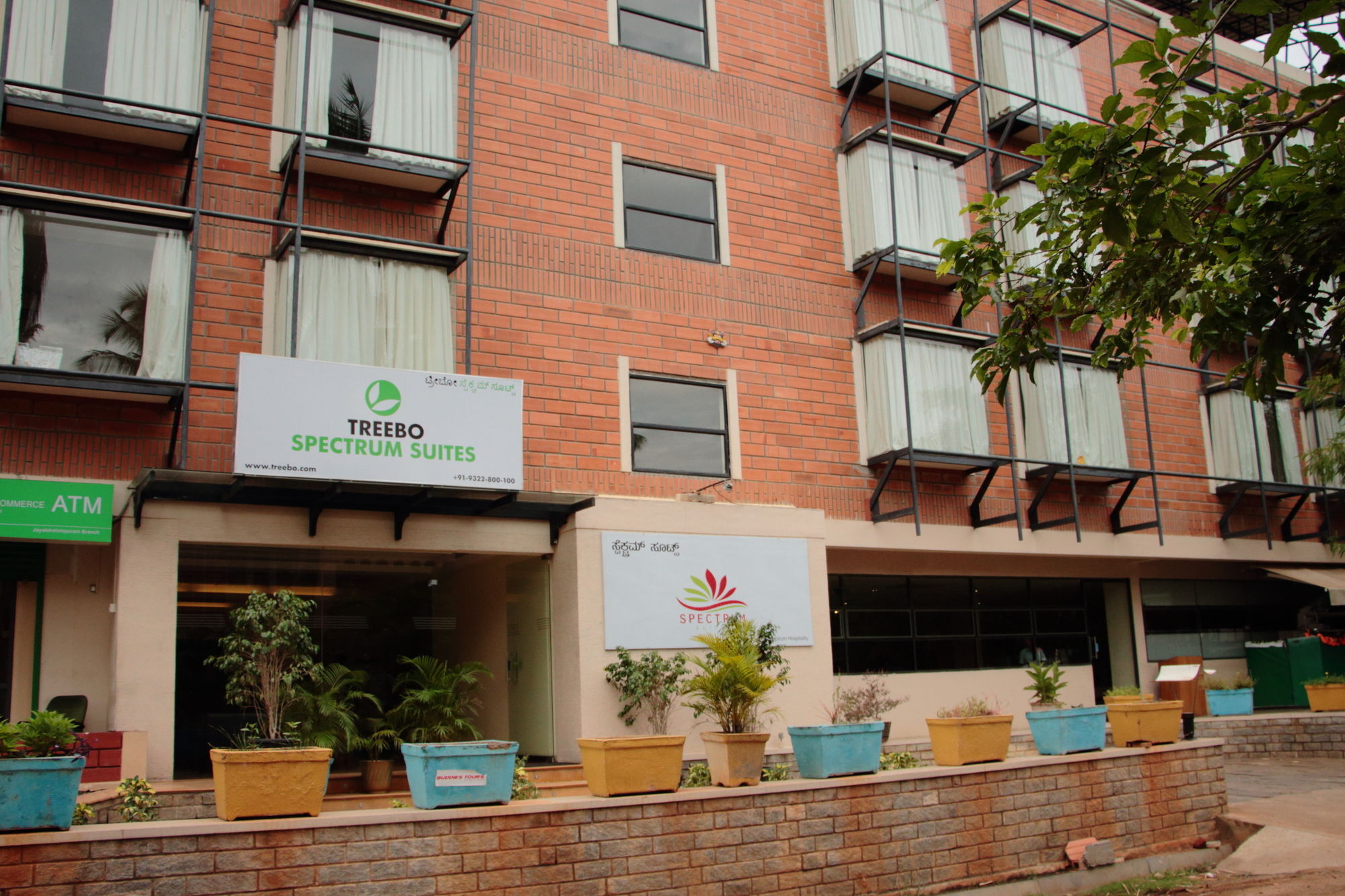 Treebo Trend Spektrum Suites Maiçor Exterior foto