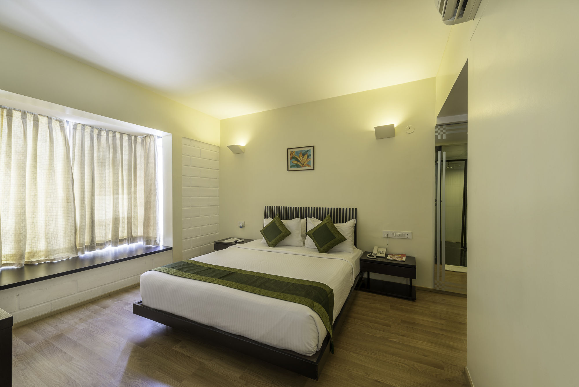 Treebo Trend Spektrum Suites Maiçor Exterior foto